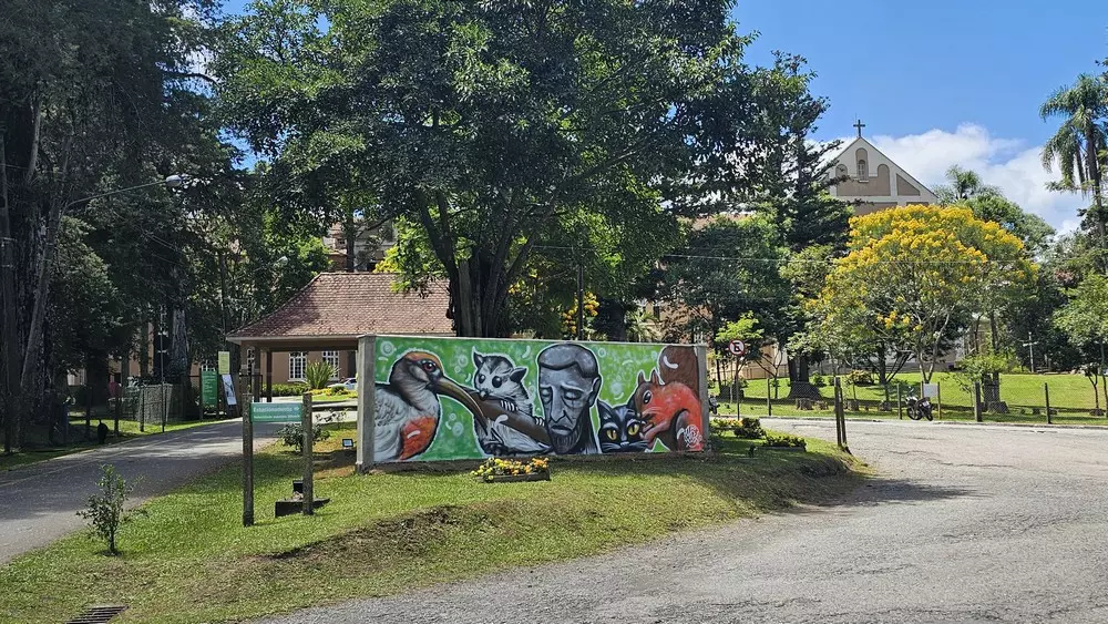 Novo painel grafitado deixa o parque ecoturístico de Rio Negro ainda mais belo